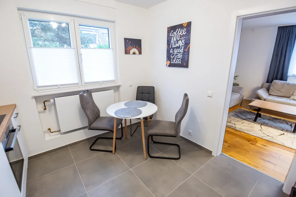 Essplatz in der Küche – Großes Apartment mit Balkon, Quiet Apartments Bergisch Gladbach-Refrath