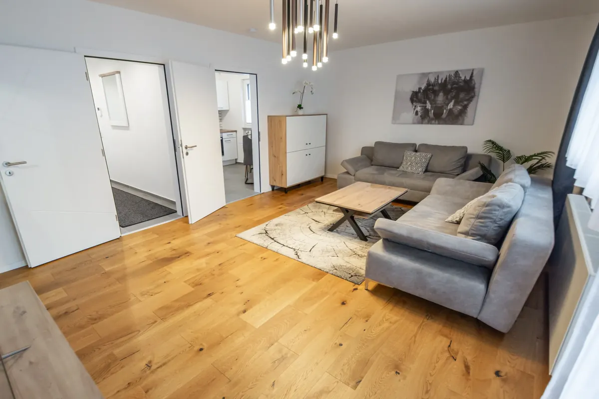 Wohnbereich mit Sofalandschaft im Großen Apartment mit Balkon, Quiet Apartments Bergisch Gladbach-Refrath